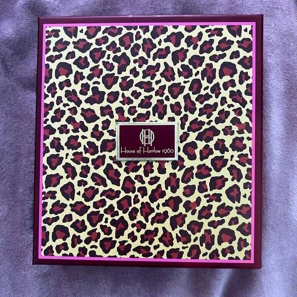 Never worn House of Harlow 1960 Gold Link Necklace - Picture 3 of 3